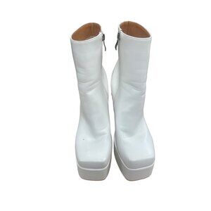 Wetkiss Women Highheel White Boots Size 8 SKU 1378